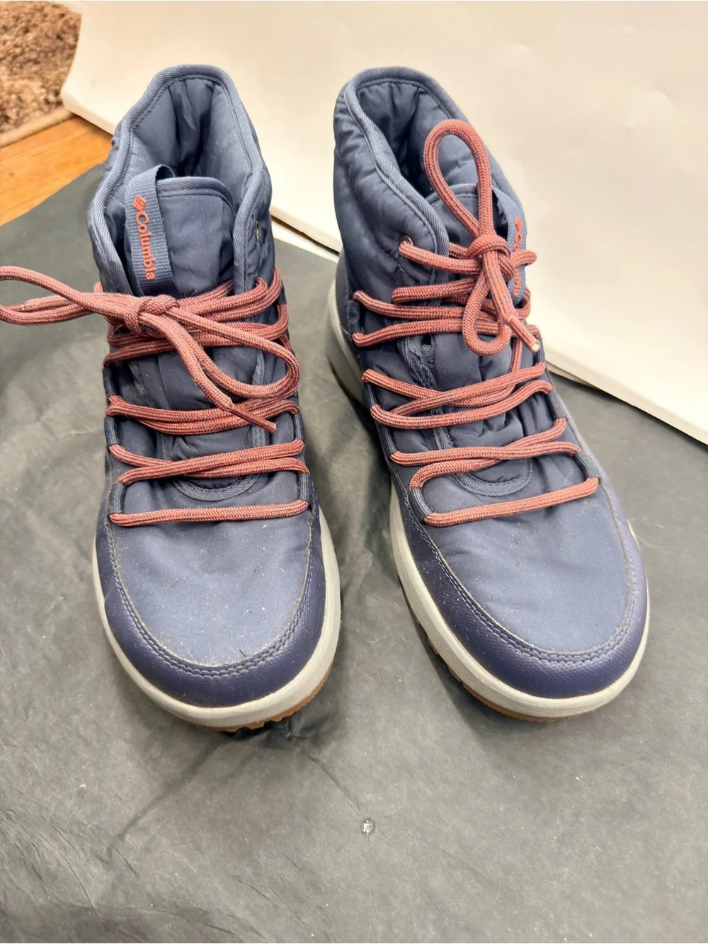 EUC Columbia Slopeside Village Snow Boots